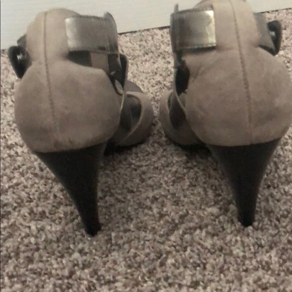 Heels - Picture 2 of 3